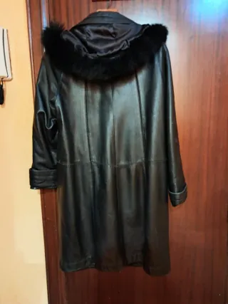 Abrigo largo piel natural con capucha