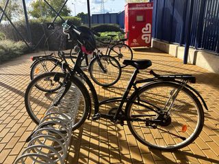 Bicicleta B-Twin con cesta