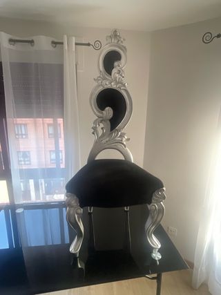 Silla de madera estilo barroco