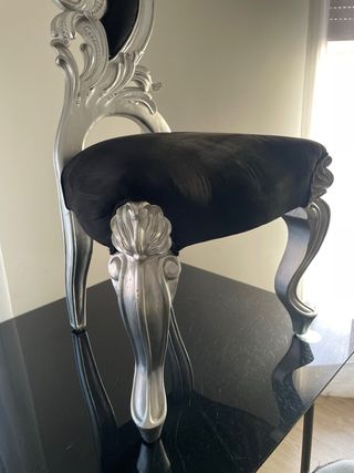 Silla de madera estilo barroco