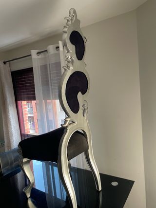 Silla de madera estilo barroco
