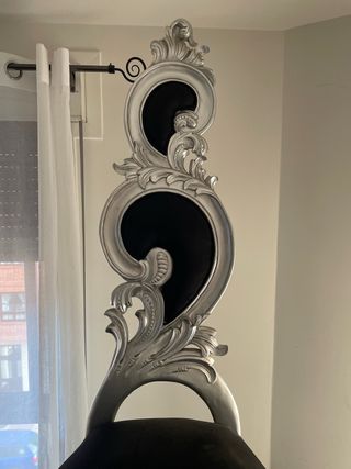 Silla de madera estilo barroco