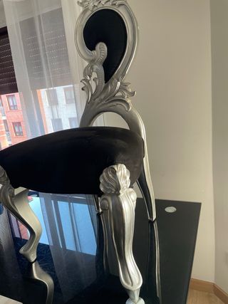 Silla de madera estilo barroco