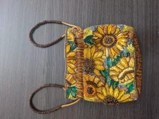 Bolso Zara con abalorios y flores