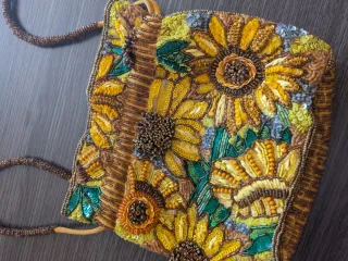 Bolso Zara con abalorios y flores