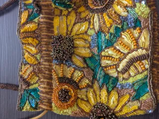 Bolso Zara con abalorios y flores