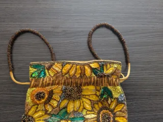 Bolso Zara con abalorios y flores