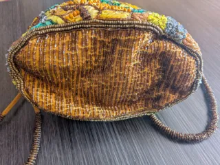 Bolso Zara con abalorios y flores