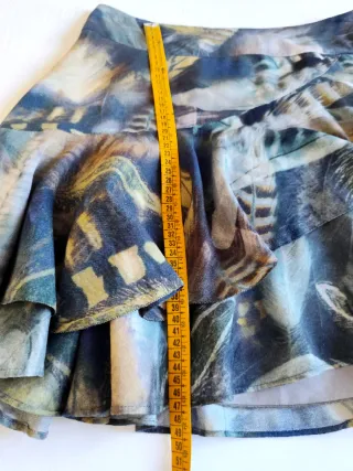 Conjunto Top Negro y Falda Estampada