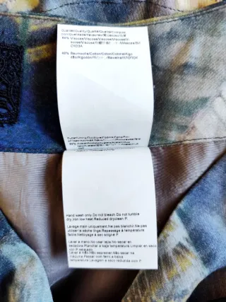 Conjunto Top Negro y Falda Estampada