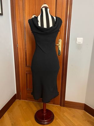 Vestido midi desflecado negro