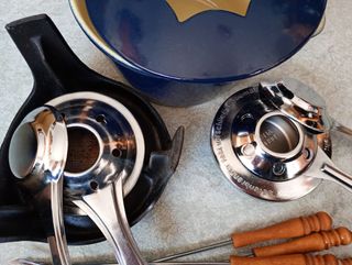 Set Fonduta Ghisa Blu con Forchette