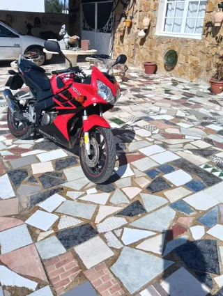 Honda CBR 125R Roja y Negra