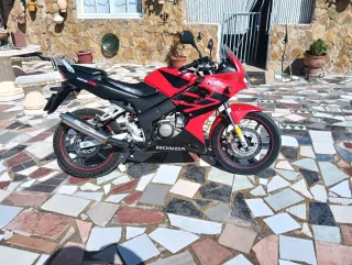 Honda CBR 125R Roja y Negra