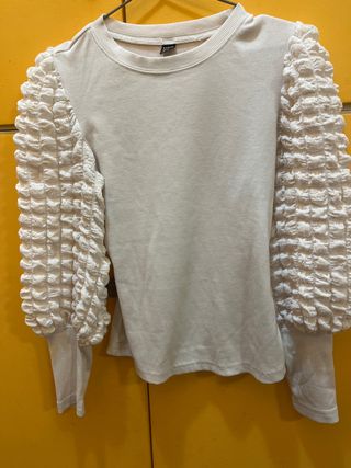 Maglioncino con maniche a sbuffo