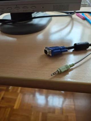 Pantalla de PC Plata y Negra