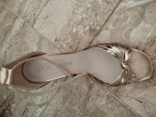 Sandalias Polin et Moi Doradas rosadas