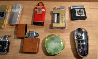 11 accendini assortiti