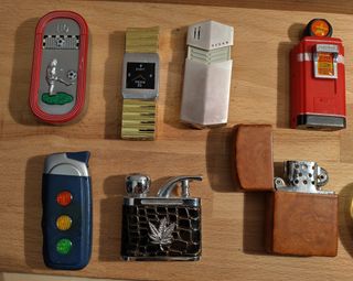 11 accendini assortiti