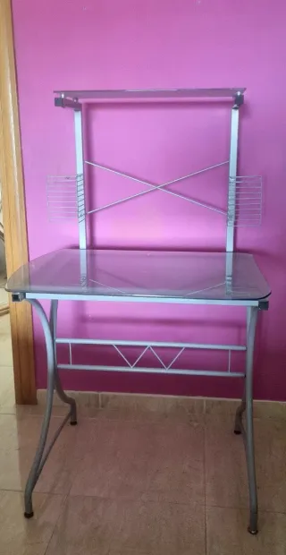 Escritorio compacto vidrio.