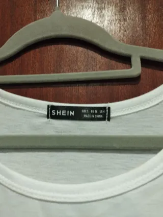 Camiseta Shein Mariposas Talla S nueva