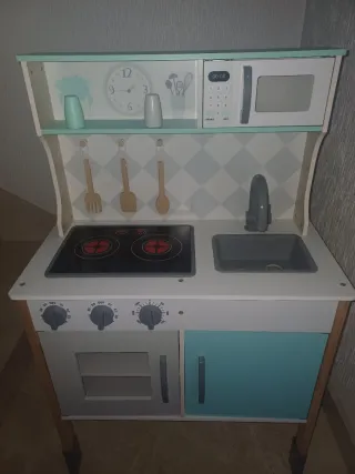 Cocinita de madera para niños