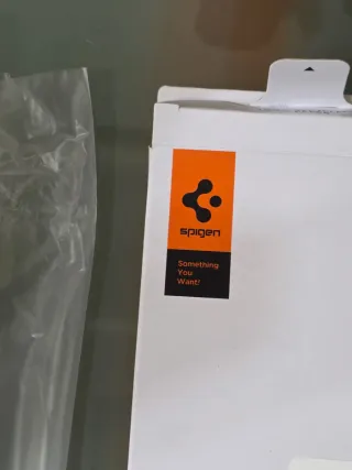 Samsung S24 Ultra Funda Spigen Liquid Air + regalo