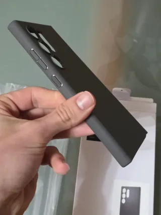 Samsung S24 Ultra Funda Spigen Liquid Air + regalo