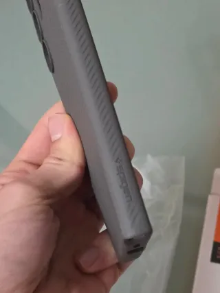 Samsung S24 Ultra Funda Spigen Liquid Air + regalo