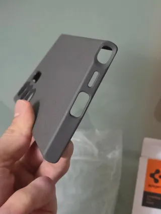 Samsung S24 Ultra Funda Spigen Liquid Air + regalo