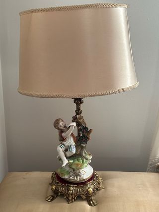 Lámpara de mesa porcelana figura mujer y de hombre