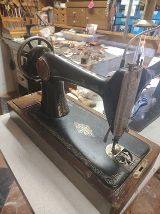 Máquina de coser antigua