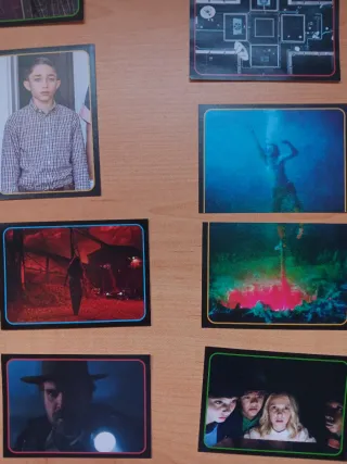 Estampitas Stranger Things Colección