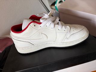 Zapatillas Jordan Blancas y Rojas