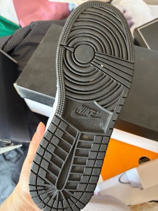 Zapatillas Jordan Blancas y Rojas