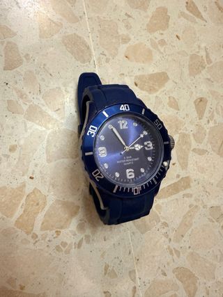 Reloj azul