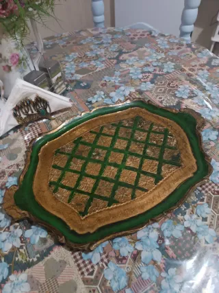 Bandeja antigua florentina dorada y verde