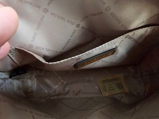 Bolso bandolera Michael Kors beige y dorado