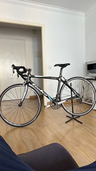 Bici carretera GOKA carbono