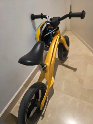 Bici de equilibrio infantil dorada