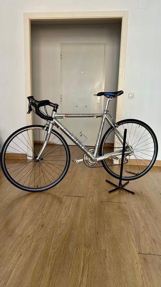 Bicicleta de carretera CUBE