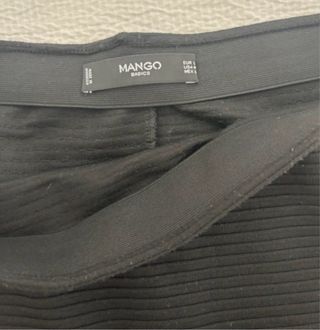 Falda midi acanalada negra