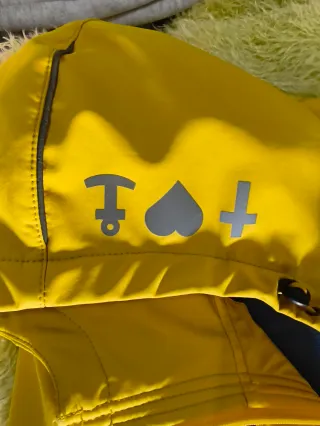 Chubasquero amarillo Schmuddelwedda Talla M