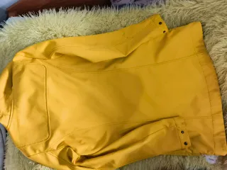 Chubasquero amarillo Schmuddelwedda Talla M