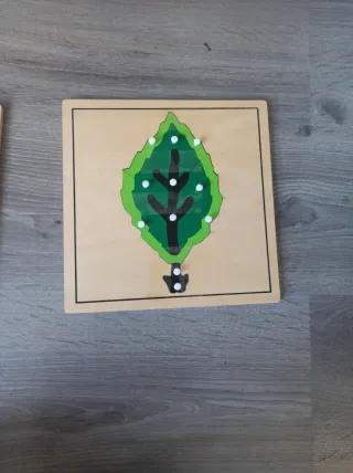 Puzzle de madera con diseño de hoja