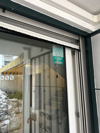 Reja doble abatible para ventanal