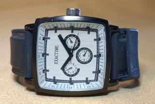 Reloj EXACTIME Cuadrado Negro y Blanco