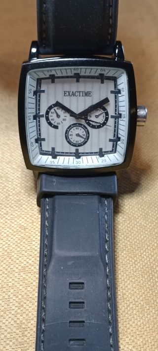 Reloj EXACTIME Cuadrado Negro y Blanco