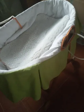 Moisés mimbre con ruedas más colchon y funda