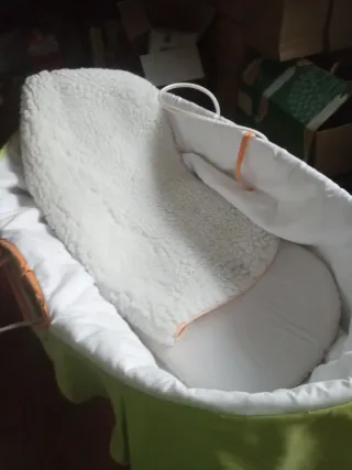 Moisés mimbre con ruedas más colchon y funda